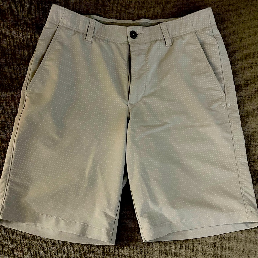 Under Armour golf shorts 32